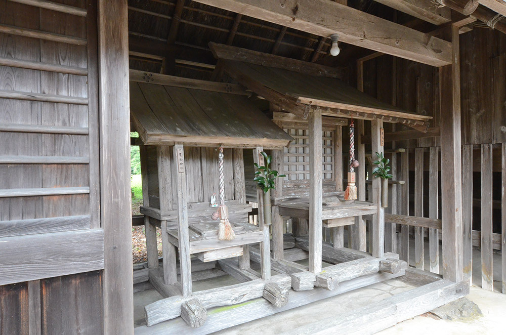 境内社：厳島神社、稲荷神社、貴船神社